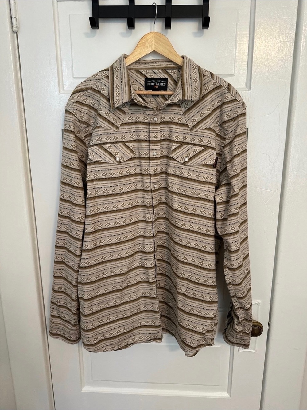 Cody James Men’s Beige Patterned Button-Up Shirt